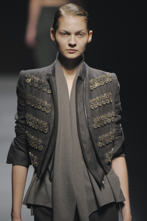 Modepilot-Karolin-Wolter-haider_ackermann-Model-herbst winter 2009/10-_aw09_094