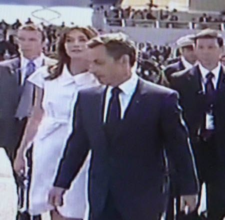 Modepilot-carla-bruni-sarkozy-am-nationalfeiertag-2009-paris