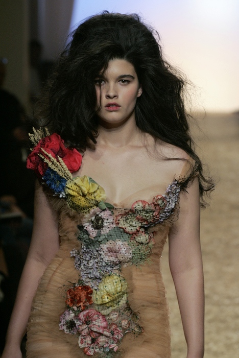 Modepilot-Crystal Renn-gaultier_ss06_151