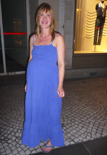 modepilot-schwangerenmode-schwangerschaft-langes-kleid-paris-streestyle-mode-blog