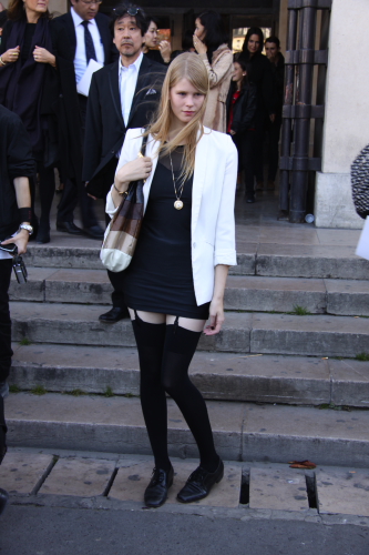 modepilot-sichtbare-strumpfhalter-mode-blog-paris-fashion-week-model