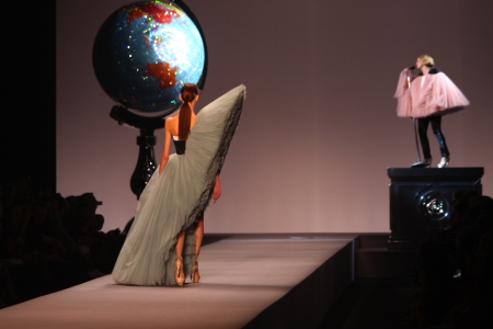 modepilot-viktor-rolf-paris-fashion-week-sommer-2010