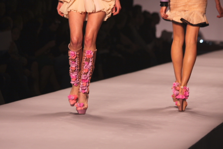 modepilot-viktor-rolf-schuhe-blumchen-paris-fashion-week-mode-blog-ete-2010
