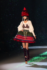 john-galliano-pap-aw0910-copyright-markert-147-kopie-modepilot-Festtage-Winter 2009-Trend-Looks-Mode-Fashion-Blog John Galliano