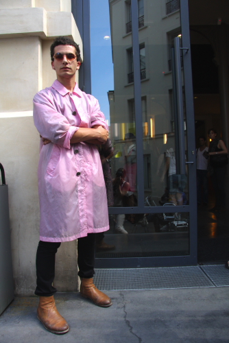 Modepilot rosa Trench Streetstyle Paris Mode Fashion Blog