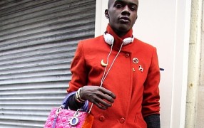 Modepilot-Streetstyle-Roter Mantel-Lady DIOR-Tasche-Mode-Blog