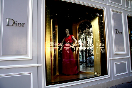 Modepilot-Paris-Schaufenster-Avenue Montaigne-Fbg. St. Honore-Sommer 2012-Winetrware-fashion-Blog-Dior fenster 2
