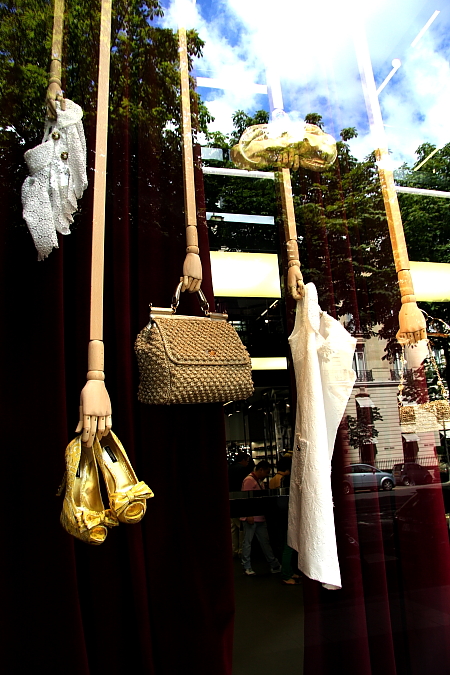 Modepilot-Paris-Schaufenster-Avenue Montaigne-Fbg. St. Honore-Sommer 2012-Winetrware-fashion-Blog-Dolce & GabbanaFenster 2