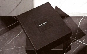 Modepilot-Scan aus der Vogue France-YSL neues Logo