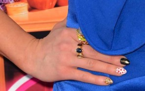 Carly-Rae-Jepsen-Hand-Shot-modepilot-blog