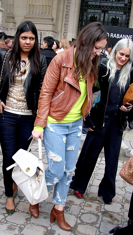 Modepilot-kaputte Jeans-Löcher-Jeans-Fashion Blog-Mode-Streetstyle