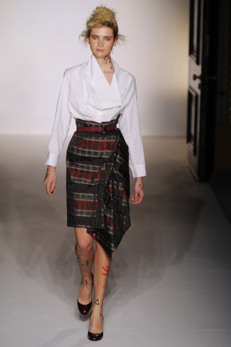 Modepilot-weiße Bluse-Sommer 2013-Mode-Blog-vivienne_westwood_red_label_aw12_0681 Modepilot-weiße Bluse-Sommer 2013-Mode-Blog