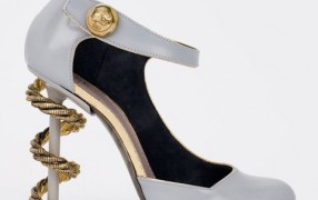 Ready-to-speak: Chain-heels