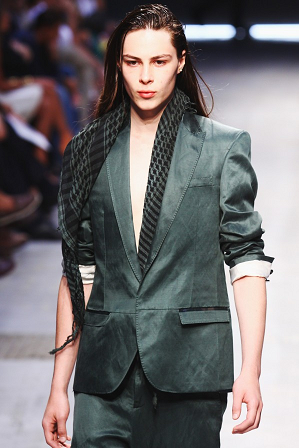 modepilot-blog-model-costume-national-homme-haare-lang