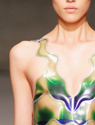Christopher Kane Beißring Modepilot