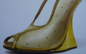 Floating heel