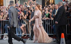 Jennifer Lopez in Nude