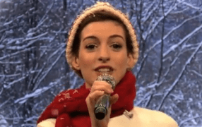 14. Türchen: Anne Hathaway beim X-mas-Karaoke
