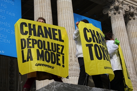 Modepilot-Chanel-Demonstranten-Mode-Blog-Barbara Markert-März 2013-pars-fashionweek