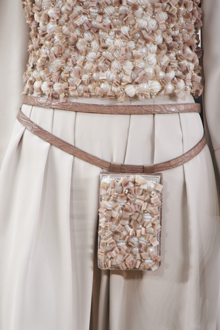 chanel tasche hip bag handytasche it bag couture hüfte smartphone