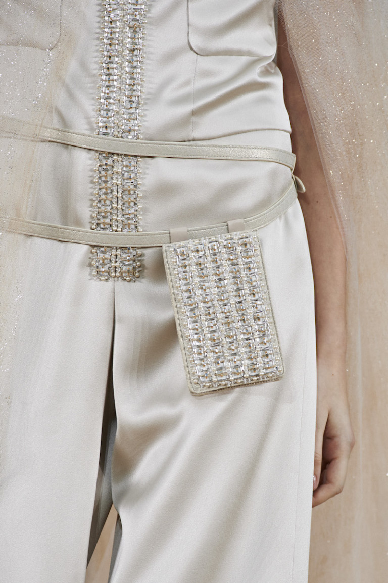 chanel tasche hip bag handytasche it bag couture hüfte smartphone