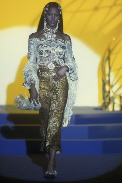 Gianni Versace 90ies Naomi Campbell Catwalk Modepilot