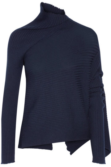 dieser asymmetrische Pullover aus kuscheliger gerippter Wolle