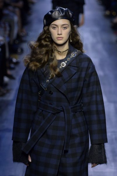 Christian Dior Herbst Winter 2017 Modepilot Barett Dunkelblau Leder blau