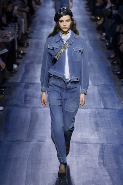 Christian Dior Herbst Winter 2017 Modepilot Barett Dunkelblau Leder blau