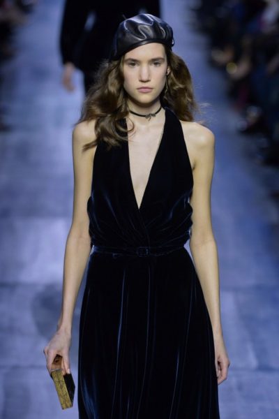 Christian Dior Herbst Winter 2017 Modepilot Barett Dunkelblau Leder blau