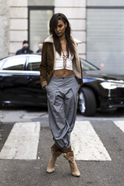 Lammfell Jeansjacke Model Street Style Modepilot