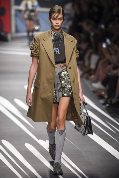 Prada summer 2018 kaia gerber runway catwalk laufsteg Modepilot