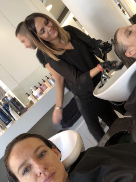 am Waschbecken Friseur Wella Modepilot