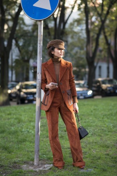 Street Style Mailand 2017 Prada Cord Braun