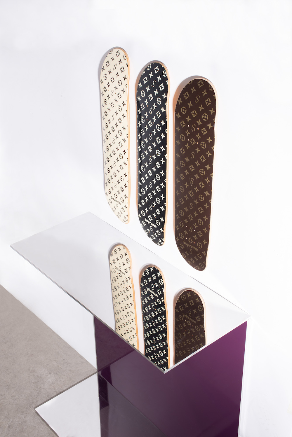 3er-Set Skateboard-Decks „Recalled Monogram" von Supreme, 12.000 bis 15.000 Euro