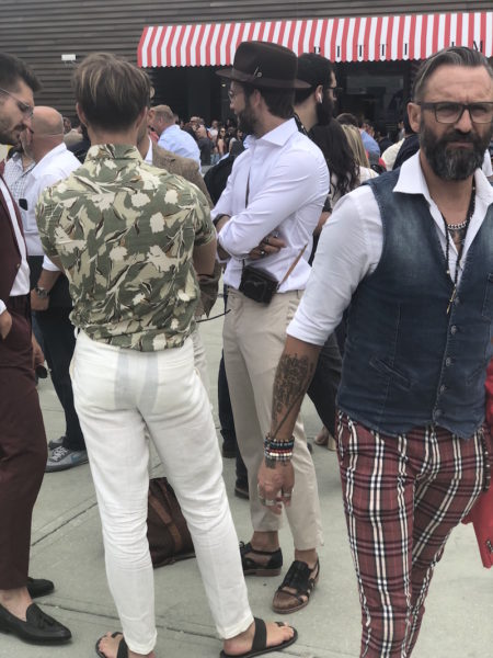 weisse Hosen Street Style Florenz Italien Modepilot