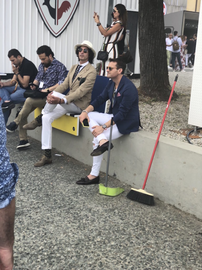 how to wear white pants Men