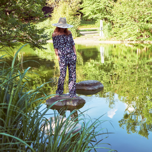 Outfit: Tukan-Print (bereits im Sale ?) und Strohhut für den Urlaub