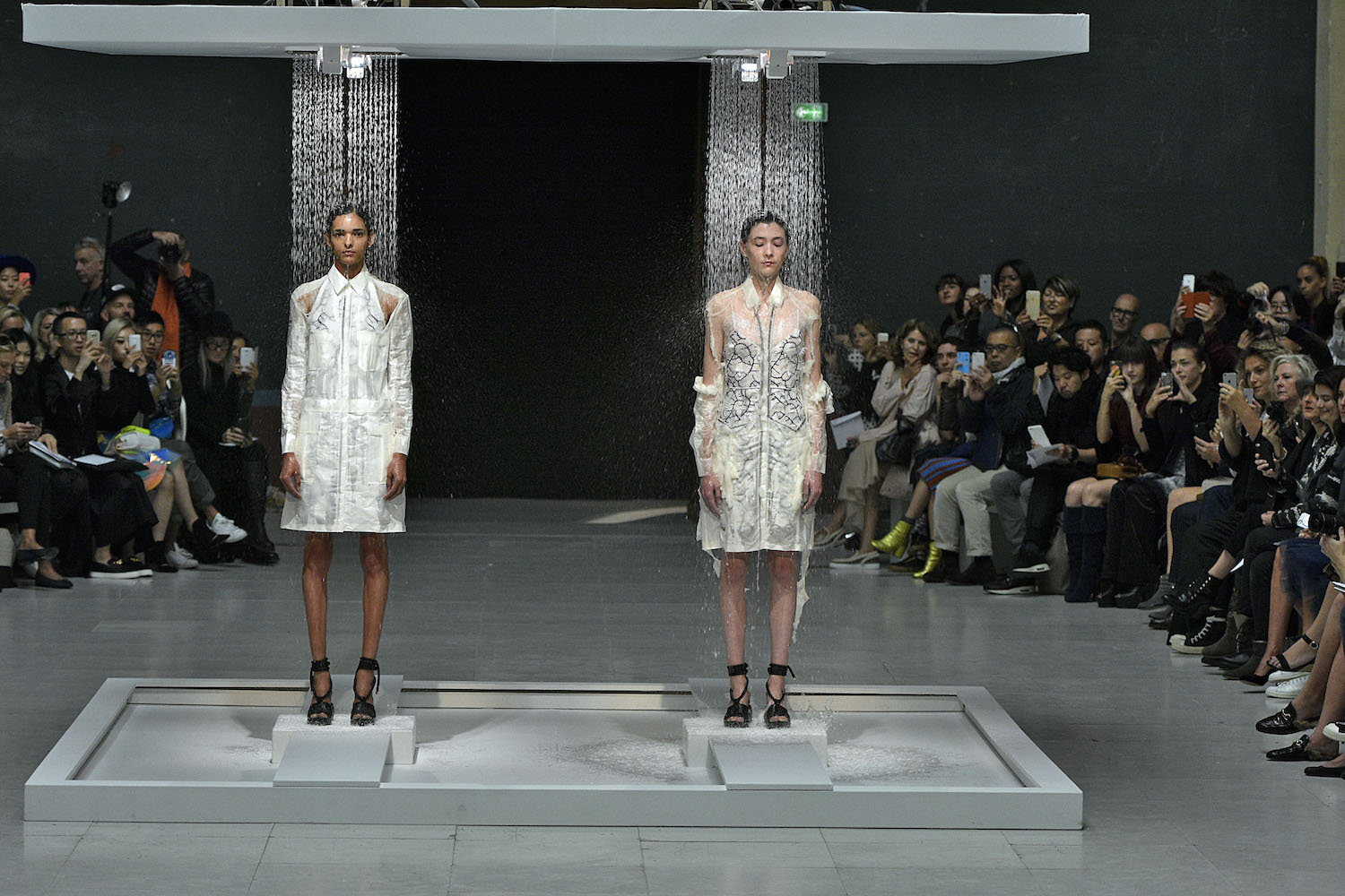 Chalayan Modepilot Typgerechtes Duschen