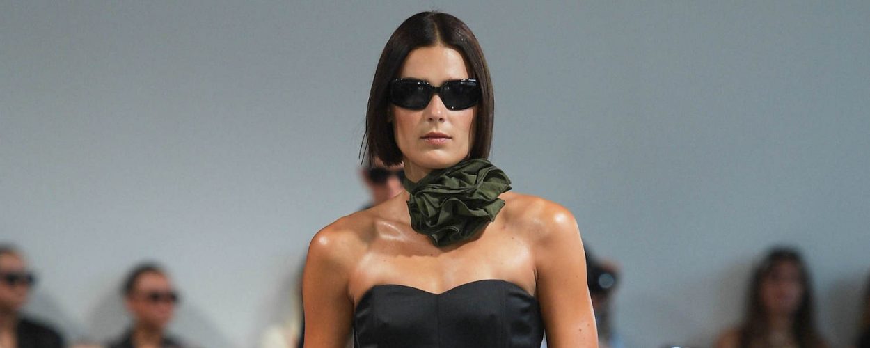 Modetrend 2023: Blumenbrosche