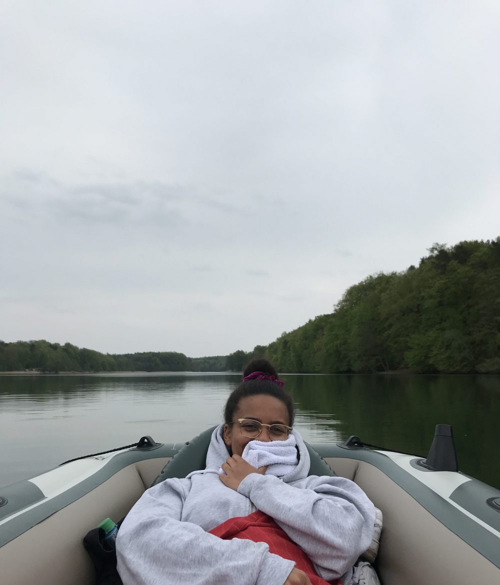 Aminata Belli flieht ihrem stressigen Alltag gerne im Schlauchboot