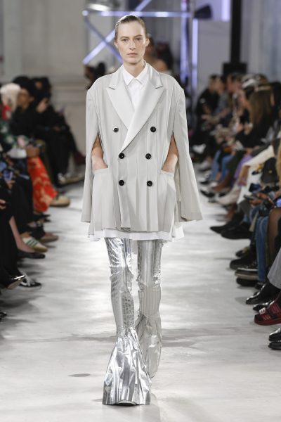 Wie trage ich Metallic? Modepilot 2023 Sacai