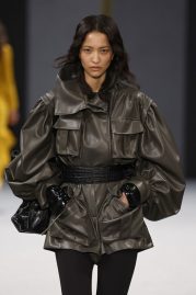 Modetrends 2025 Lederkleid Modepilot