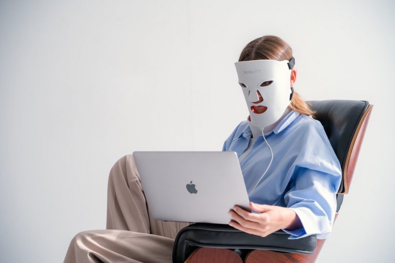 Modepilot Skinvity LED Maske Infrarot Test Bewertung