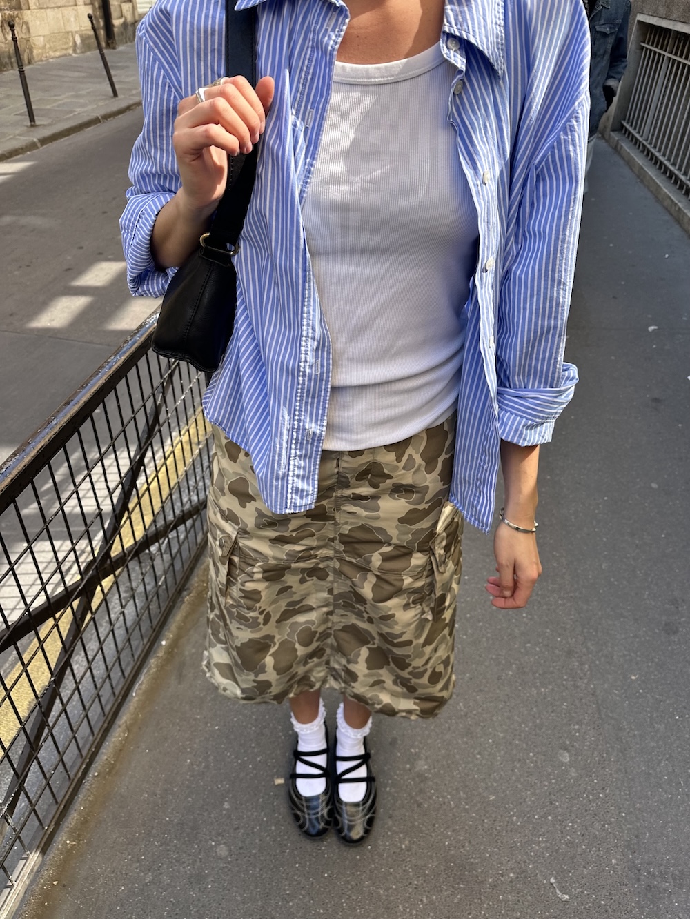 Sneakerina Rüschensocken Street Style Paris Modepilot